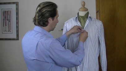 image of a classic day cravat being tied and positioned correctly on a tailors dummy. Learn to sew the day cravat with the help of the sewing guru. Easy to follow step by step sewing courses will teach you how to sew and create any garment and accessory of your choice #learntosew #learntotailor #learntailoringonline